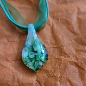 Elegant Green Glass Pendant Necklace